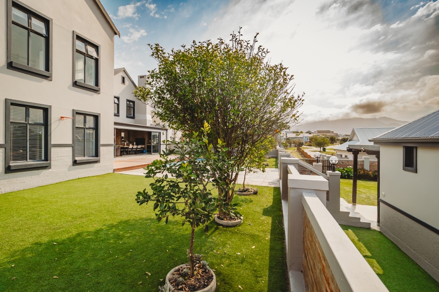 5 Bedroom Property for Sale in Kraaibosch Country Estate Western Cape